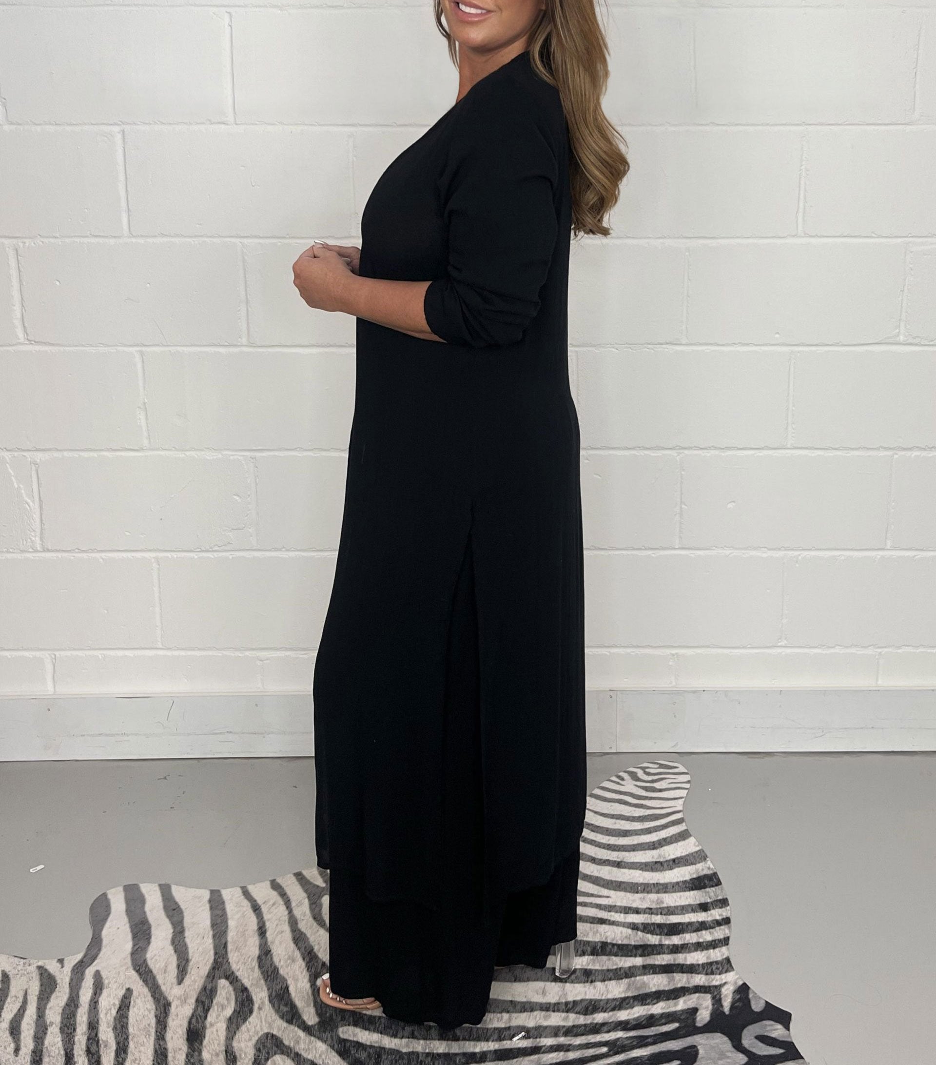 Divdaļīgs, ikdienišķs garās blūzes un atbilstošo bikses komplekts