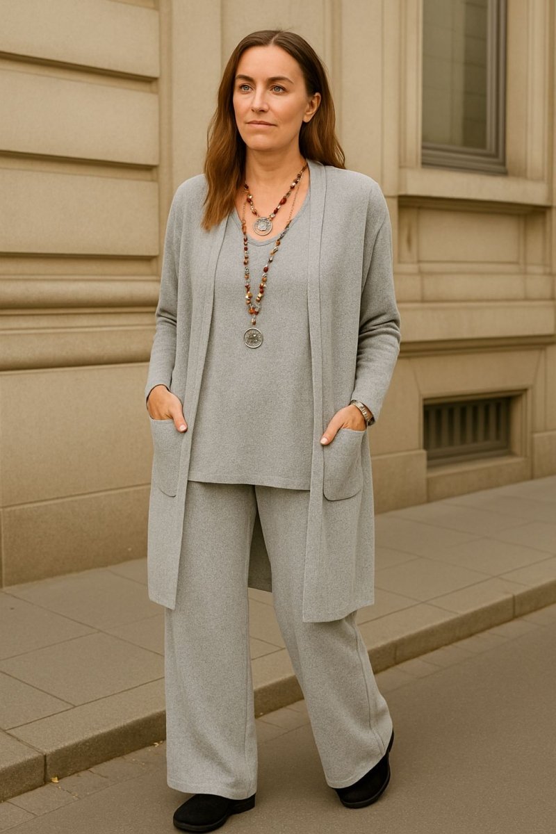 Džūlijas kardigāns, tops un bikses